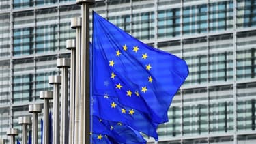 La chancelière allemande Angela Merkel et le Premier ministre turc Ahmet Davutoglou ont annoncé vendredi viser une suppression des visas pour les Turcs souhaitant se rendre dans l'espace Schengen "d'ici octobre" dans le cadre des négociations pour tenter de freiner l'afflux de migrants - 22 janvier 2016