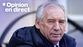 Le Premier ministre, François Bayrou, devant l'Elysée, à Paris, le 26 mars 2025