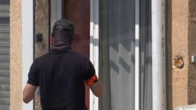 Un enquêteur de la police, après l'assassinat raciste de Puget-sur-Argens le 3 juin 2025.