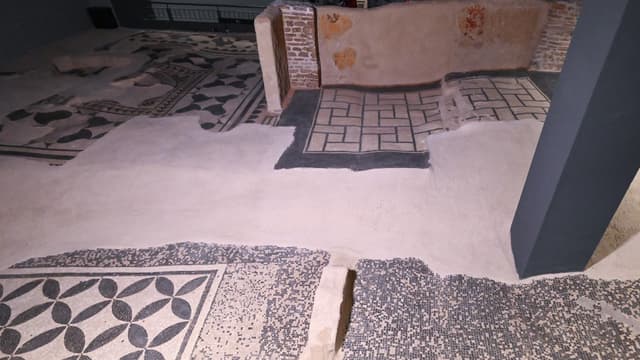 Sous un immeuble de Rome, pas de parking mais une "boîte archéologique"