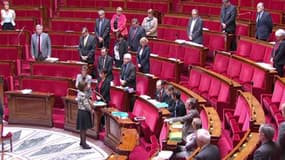 l'Assémblée nationale - minute de silence suite à l'accident de la route en Gironde faisant 42 morts - 23 octobre 2015