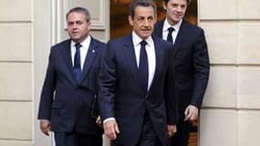 Nicolas Sarkozy, entouré du ministre du Travail Xavier Bertrand (à gauche) et le ministre de l'Economie François Baroin (à droite) à l'Elysée. Le président français a plaidé, à l'occasion d'une réunion des ministres du Travail du G20 à Paris, pour la mise