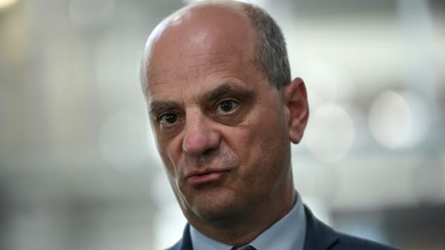 Le ministre de l'Education nationale Jean-Michel Blanquer le 2 juin 2020 dans un établissement de Saint-Cyr-l'Ecole