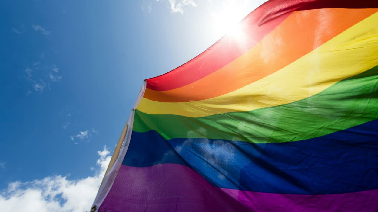 Drapeaux rangés et mugs arc-en-ciel au placard: les entreprises américaines font profil bas pour le mois des fiertés (par peur de représailles)