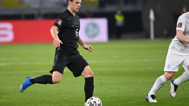 Le milieu allemand Joshua Kimmich lors du match de qualification pour le Mondial 2022 contre l'Islande, à Duisbourg, le 25 mars 2021 Le milieu allemand Joshua Kimmich lors du match de qualification pour le Mondial 2022 contre l'Islande, à Duisbourg, le 25 mars 2021