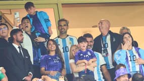 Mateo Messi (en haut à gauche), Antonela Roccuzzo et Ciro Messi (en bas à droite)