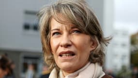 La ministre de l'Education Anne Genetet (c) lors d'une visite au lycée Sévigné de Tourcoing, dans le Nord, le 10 octobre 2024