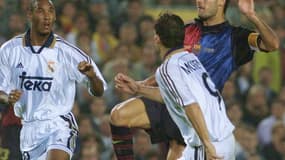 Pep Guardiola en 1999 face à Nicolas Anelka