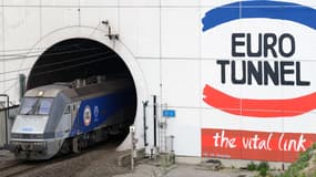 Un train de l'Eurotunnel à Coquelles, dans le Nord de la France.