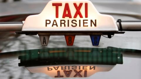 Les taxis parisiens tentent de reconquérir leurs clients