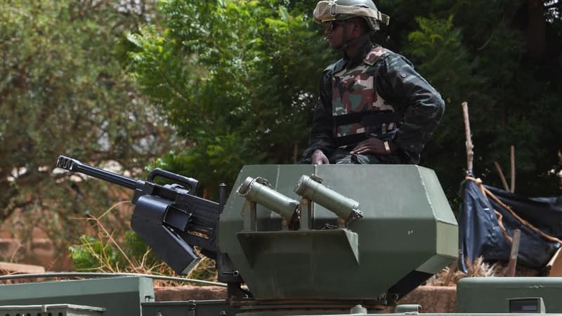 Un militaire devant le palais des Congrès de Niamey au Niger, le 7 juillet dernier.