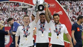 Les joueurs de Fulham célèbrent la montée