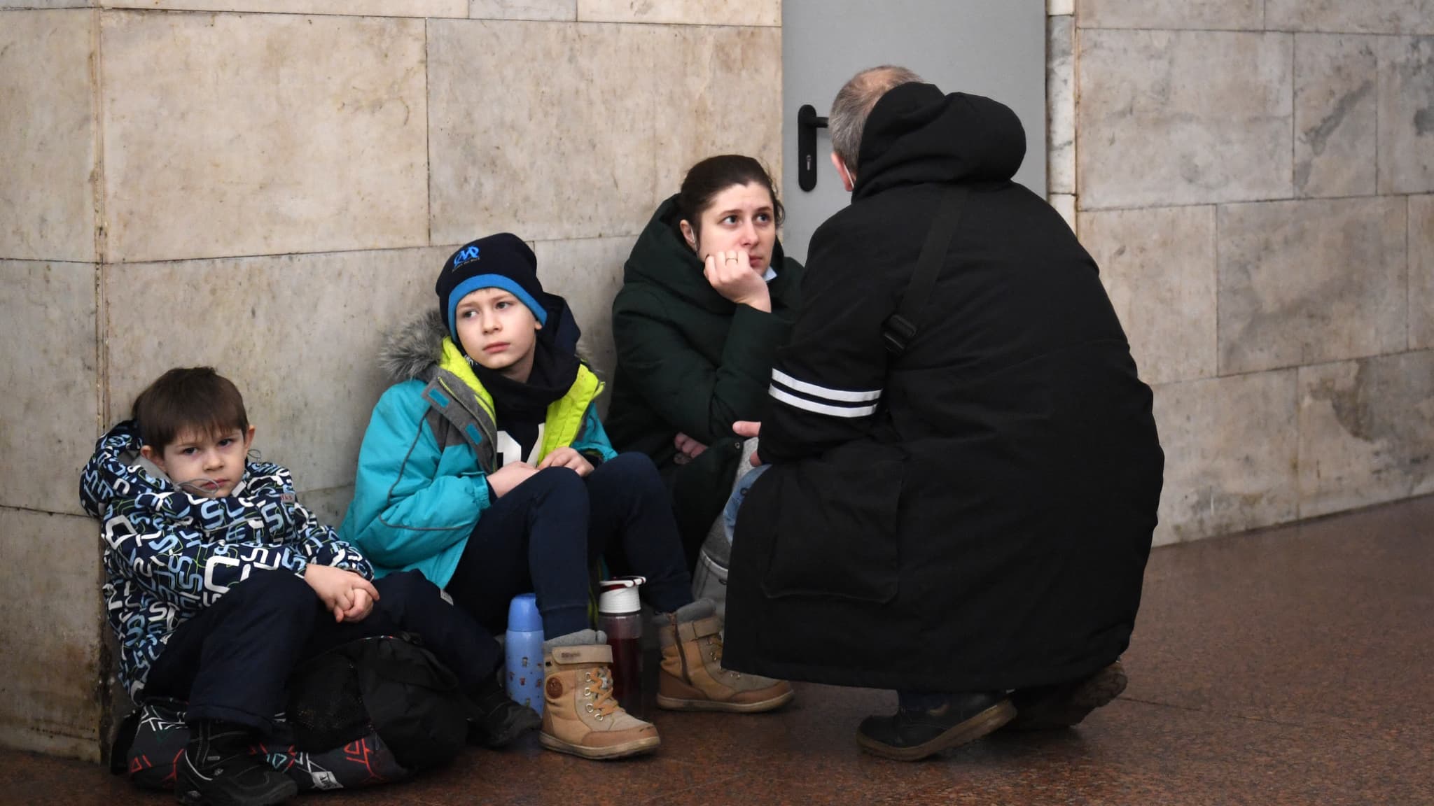 Des Ukrainiens dans le métro de Kiev, 24 février 2022
