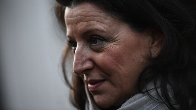 Agnès Buzyn, ex-ministre de la Santé, candidate LaREM à la mairie de Paris, le 18 février 2020 dans rues de la capitale