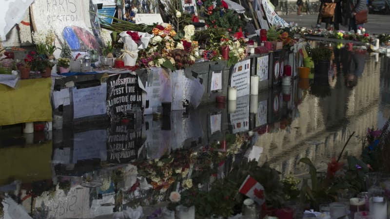Le président François Hollande et la maire de Paris Anne Hidalgo ont dévoilé mardi matin une plaque "à la mémoire des victimes de l'attentat terroriste contre la liberté d'expression perpétré dans les locaux de Charlie Hebdo le 7 janvier 2015 - Mardi 5 janvier 2016 - Photo d'illustration