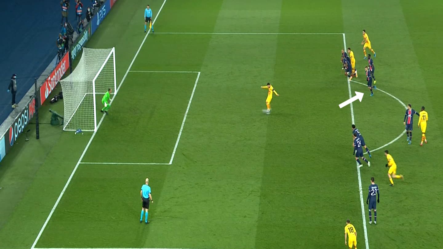 Le penalty de Messi fait rager la presse catalane, avec Verratti qui est déjà dans la demi-lune au moment de la frappe.