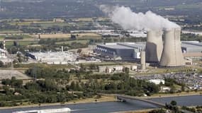 L'Autorité de sûreté nucléaire a autorisé l'exploitation pour dix années supplémentaires du réacteur nucléaire numéro un de la centrale du Tricastin dans la Drôme, en fonctionnement depuis trente ans. /Photo d'archives/REUTERS/Sébastien Nogier