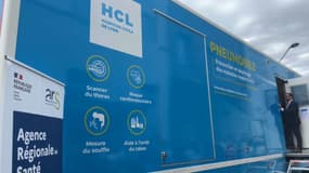 Ce camion "pneumobile" tout équipé est doté d'un scanner, ainsi que de matériel de mesure du souffle. Une première en France, véritable fierté pour la région Auvergne-Rhône-Alpes. 