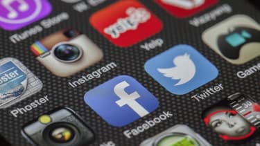 La majorité des formations politiques ont au moins un compte Twitter et Facebook, mais aucune n’arrive a susciter davantage l’intérêt des Français grâce à ces plateformes.