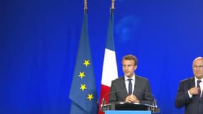 A Bercy, Emmanuel Macron passe la main à Michel Sapin.