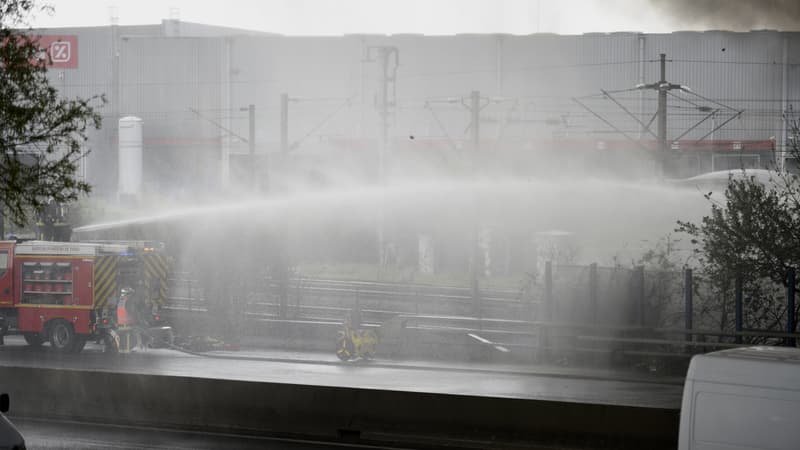 Un spectaculaire incendie à la Courneuve.