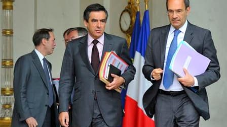 Le Premier ministre François Fillon a volé au secours de son ministre du Travail Eric Woerth, accusé de conflit d'intérêt dans l'affaire Bettencourt, en lui réaffirmant sa "confiance" et son "amitié". /Photo prise le 2 juin 2010/REUTERS/Philippe Wojazer