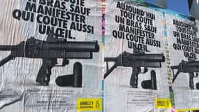 Au total, un millier d'affiches doivent être collées dans le centre-ville de Marseille durant les prochains jours.