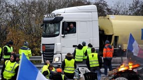 sur le sujet d'une vignette poids lourds, le gouvernement veut encore "prendre le temps de réfléchir"