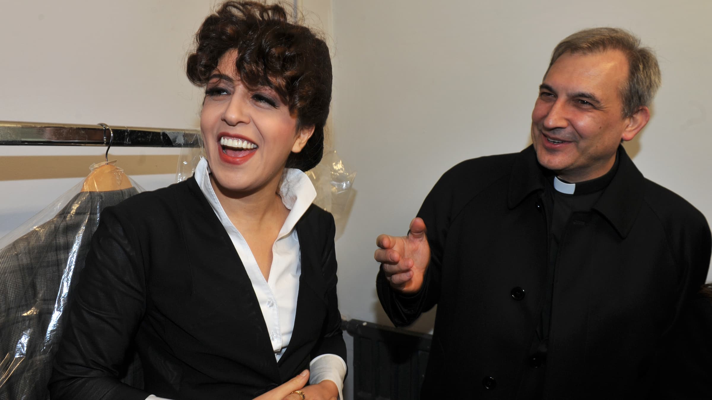 Francesca Chaouqui et Mgr Lucio Angel Vallejo Balda, photographiés ici en janvier 2014, sont soupçonnés d'avoir divulgué des documents économiques confidentiels au Saint-Siège. Francesca Chaouqui et Mgr Lucio Angel Vallejo Balda, photographiés ici en janvier 2014, sont soupçonnés d'avoir divulgué des documents économiques confidentiels au Saint-Siège.