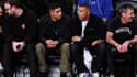 Achraf Hakimi et Kylian Mbappé lors du match de NBA entre les Brooklyn Nets et les San Antonio Spurs, le 2 janvier 2023