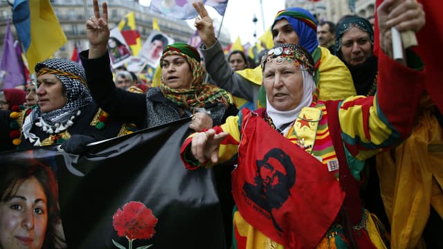 Des femmes kurdes manifestent à Paris après la mort de trois activistes kurdes en Turquie, le 9 janvier 2016. (Photo d'illustration)