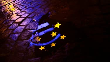La dégradation de la note de la France a des conséquences immédiates en Europe.