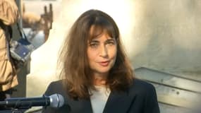 La comédienne Emmanuelle Bach, fille de Jean-Pierre Elkabbach, à l'enterrement de son père