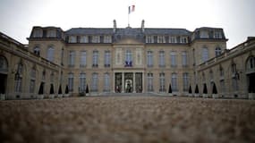 Un séminaire de travail axé sur les "leviers du changement" marquera lundi à l'Elysée le premier anniversaire de l'élection de François Hollande à la présidence de la République française, le 6 mai 2012. /Photo prise le 28 janvier 2013/REUTERS/Christian H