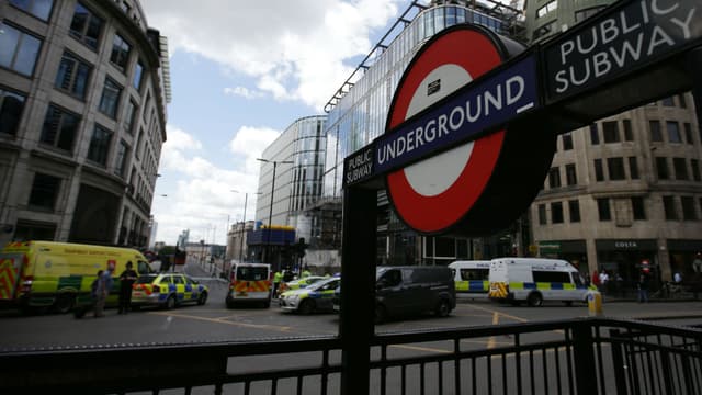 La police bloque l'accès à la gare de London Bridge, le 4 juin 2017 à Londres. 
