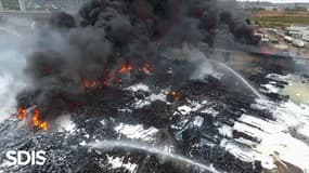 L'usine incendiée à Rouen