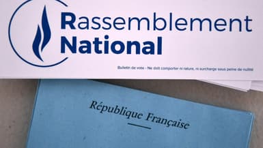 Un bulletin de vote du Rassemblement national pour les élections législatives de 2024, dans un bureau de Pau, dans les Pyrénées-Atlantiques, le 30 juin 2024