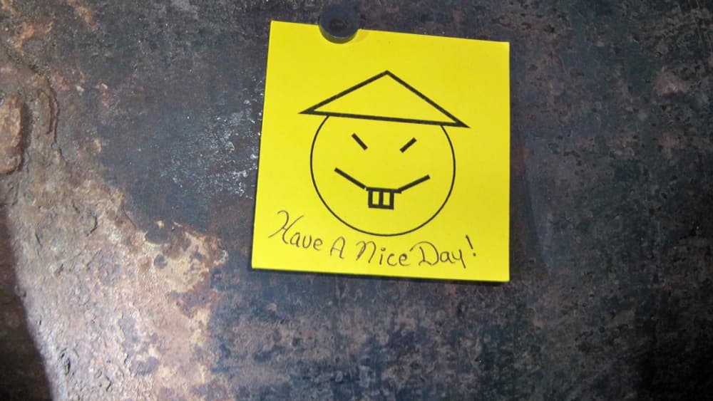 Le post-it laissé par les deux fugitifs. Le post-it laissé par les deux fugitifs.