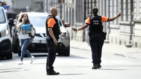 Des policiers sur les lieux de l'attaque, le 29 mai, à Liège. 