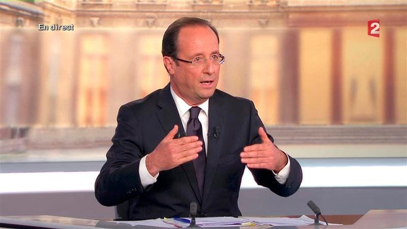 Soucieux d'apparaître comme le prochain président de la République, François Hollande a répliqué avec ironie au procès en incompétence intenté par Nicolas Sarkozy. Le candidat socialiste l'a accusé d'être "toujours content" de lui. Le ton calme, les mains