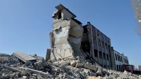 Une école détruite par un bombardement russe, le 23 mars 2022 à Kharkiv, en Ukraine