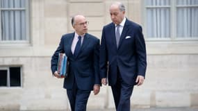 Bernard Cazeneuve et Laurent Fabius, ici ce lundi, se sont dits prêts à "favoriser l'accueil" des chrétiens d'Irak.