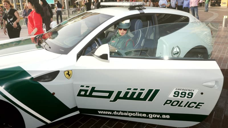 L'une des Ferrari de la police de Dubai, bientôt rejointe par une BMW i3.