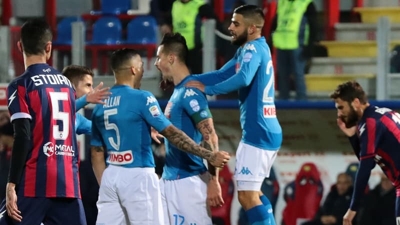 Hamsik félicité par ses coéquipiers