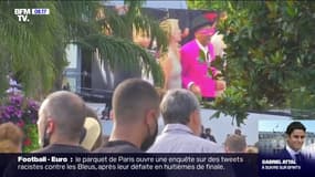 Cannes: touristes et festivaliers se croisent