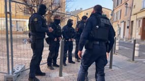 Des CRS à Digne-les-Bains, le 14 janvier 2024, lors d'une opération "place nette".