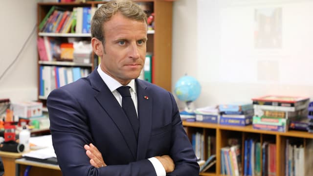 Emmanuel Macron lundi au collège Jules Renard de Laval.