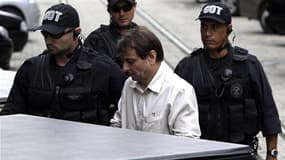 Cesare Battisti, ici au sortir du ministère de la Justice brésilien en décembre 2009 à Rio de Janeiro. Les relations entre l'Italie et le Brésil seront gravement affectées si Brasilia refuse effectivement d'extrader l'ancien membre des "Prolétaires armés