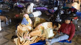 Des habitants de Marrakech ont passé la nuit dehors après qu'un puissant séisme a frappé le Maroc, le 9 septembre 2023