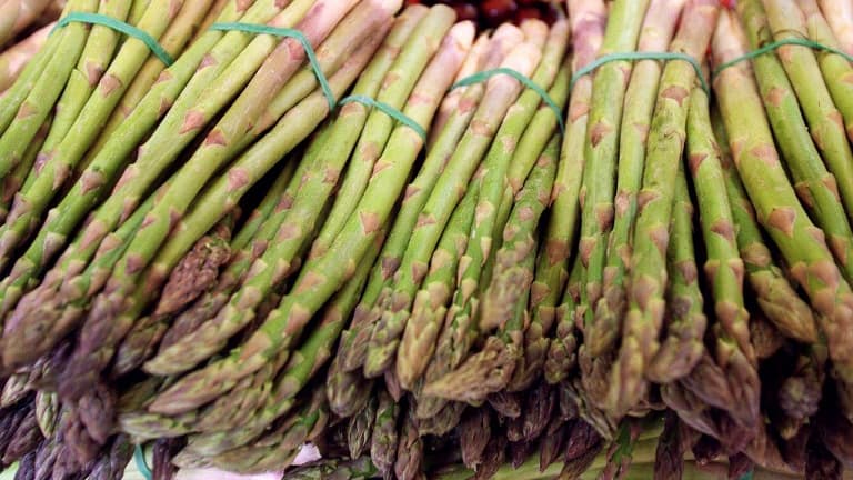 Un agriculteur victime du vol de ses asperges pourtant indigestes. 